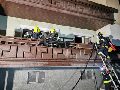 Balkonbrand bei Wohnhaus rasch gelöscht IMG-20220618-003902.jpg
