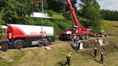 Tanklastwagen von Feldweg abgekommen - Umweltverschmutzung verhindert foke-39740.jpg