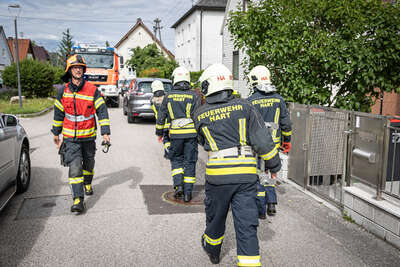 Älterer Herr durch Polizei und Feuerwehr von Dach gerettet BAYER-AB2-2944.jpg