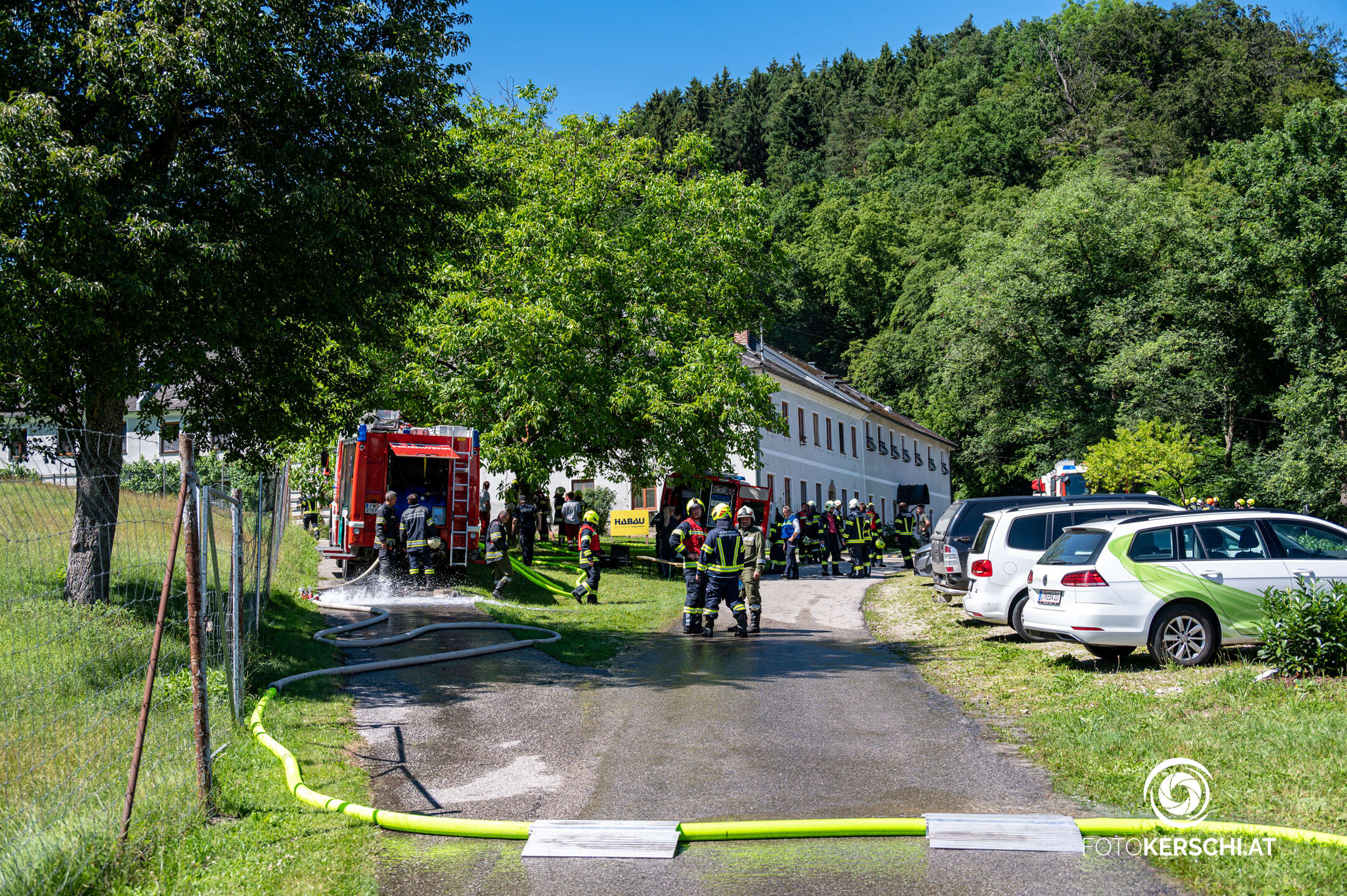 140 Einsatzkräfte bei Dachstuhlbrand in Baumgartenberg im Löscheinsatz