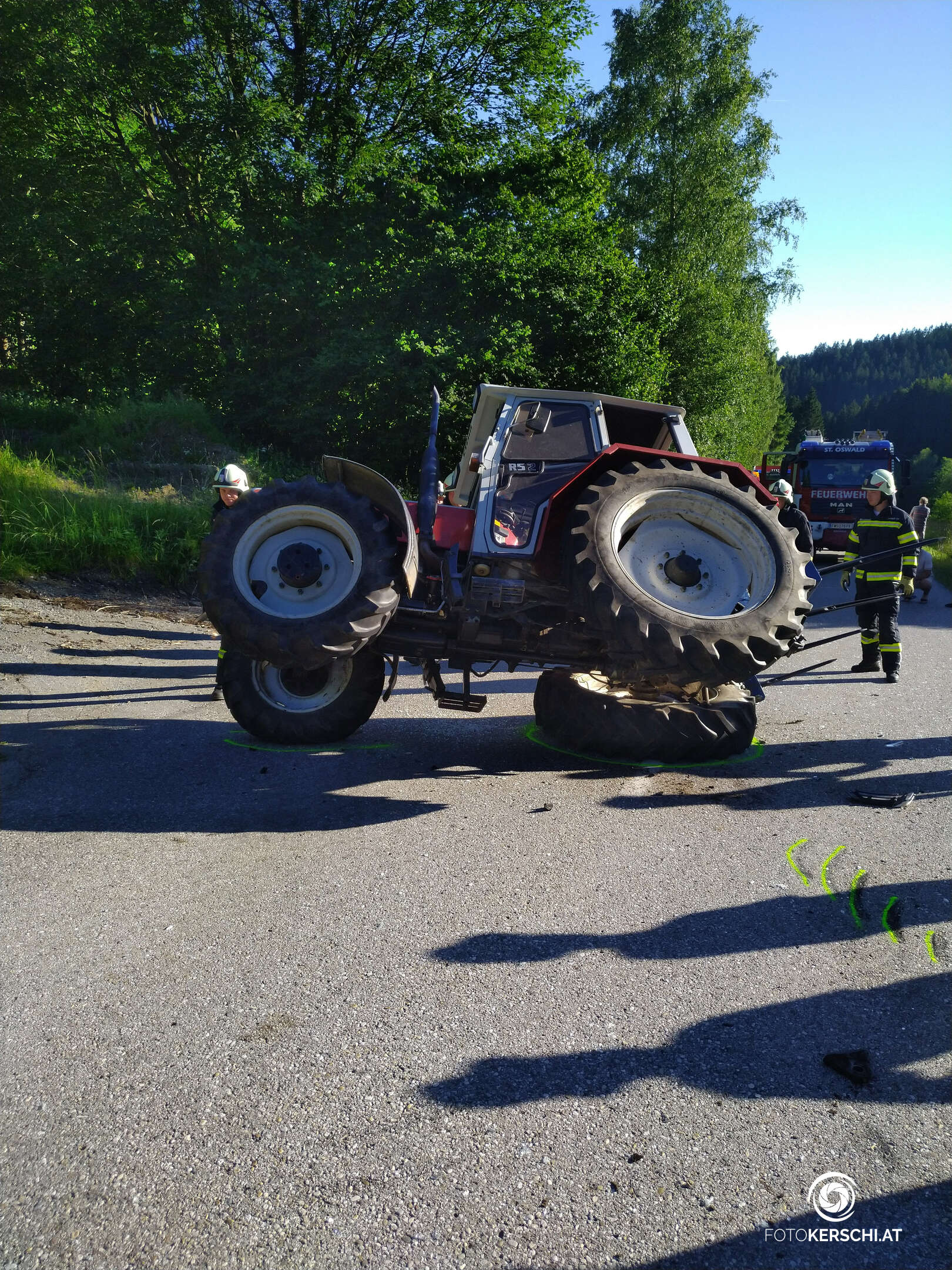 Pkw kollidierte mit Traktor