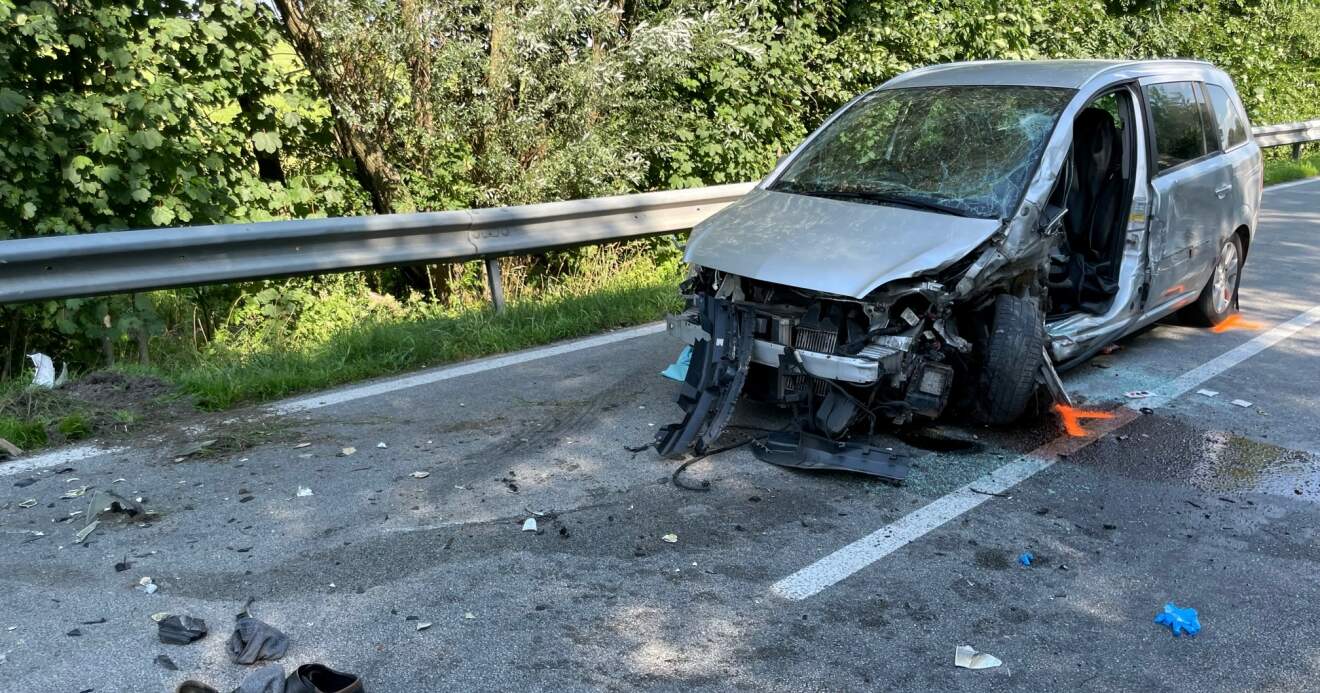 Verkehrsunfall mit eingeklemmter Person in Neuhofen im Innkreis