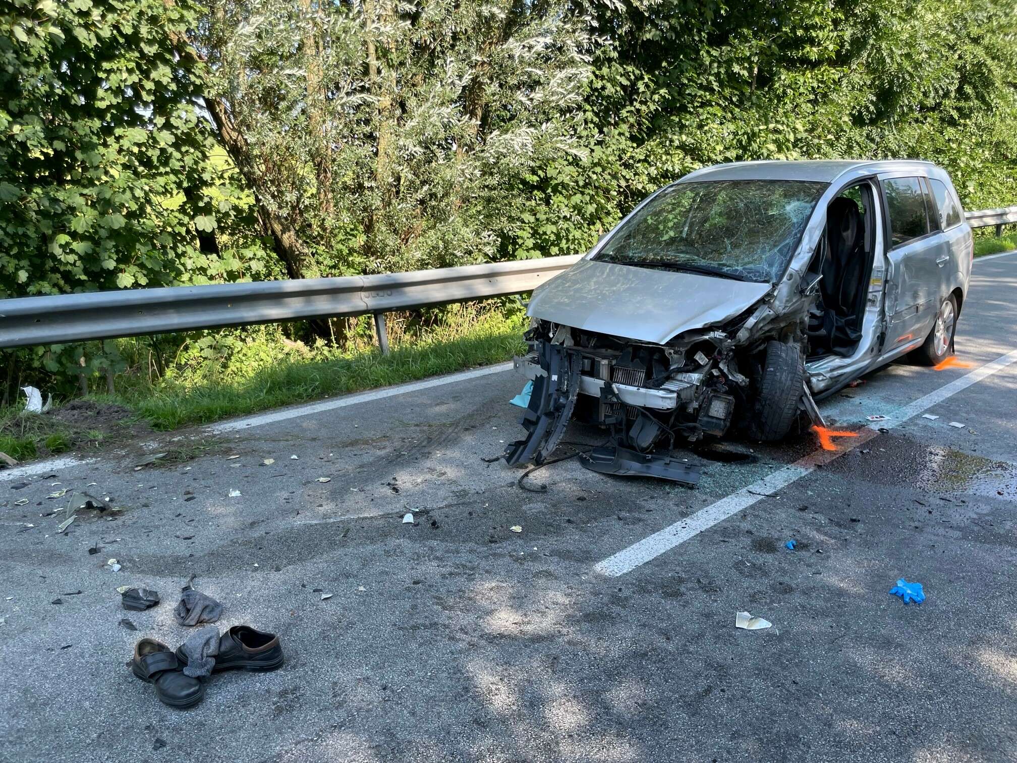 Verkehrsunfall mit eingeklemmter Person in Neuhofen im Innkreis