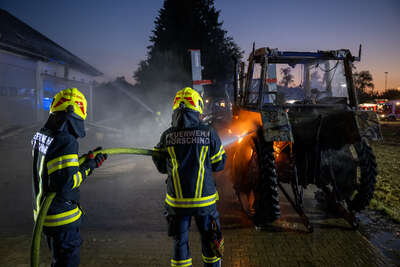 Bauernhof geriet in Brand: Großeinsatz beim Flughafen FOKE-2022071520347233-133.jpg