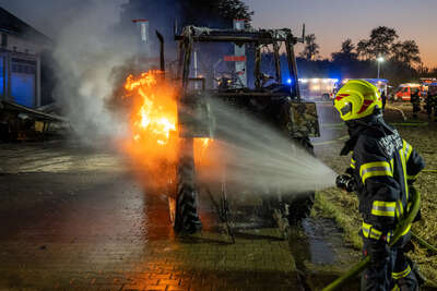 Bauernhof geriet in Brand: Großeinsatz beim Flughafen FOKE-2022071520367244-154.jpg