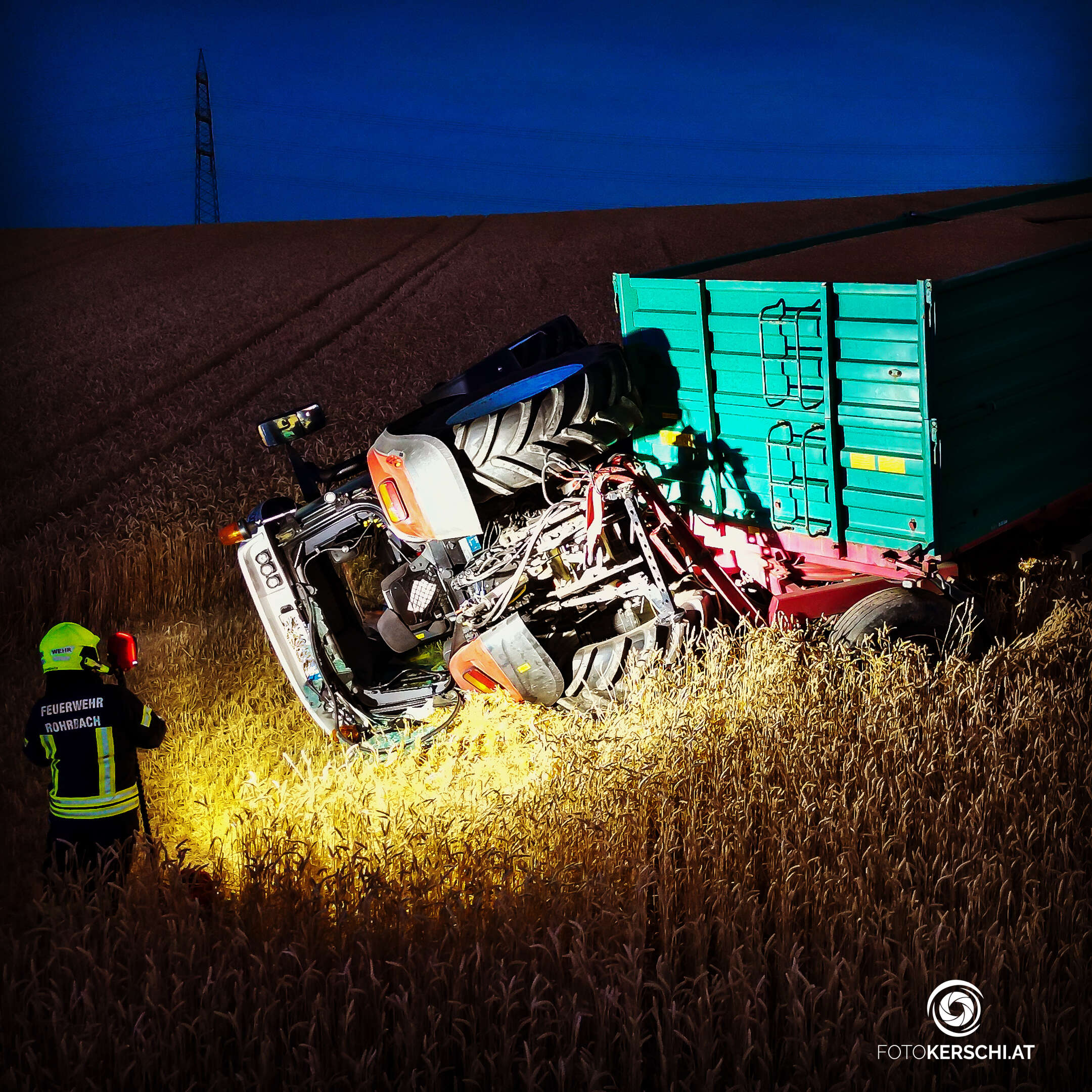 Landwirt verunfallt auf Getreidefeld mit Traktorgespann