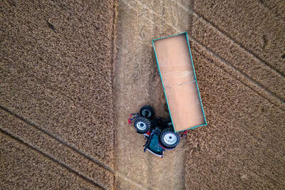 Landwirt verunfallt auf Getreidefeld mit Traktorgespann FOKE-2022071821350001-017.jpg