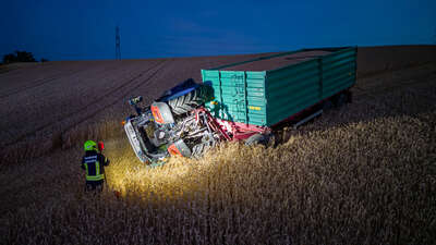 Landwirt verunfallt auf Getreidefeld mit Traktorgespann FOKE-2022071821420012-039.jpg