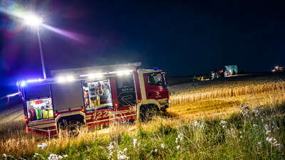 Landwirt verunfallt auf Getreidefeld mit Traktorgespann FOKE-2022071821430016-014.jpg