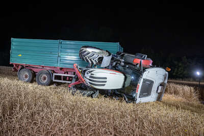 Landwirt verunfallt auf Getreidefeld mit Traktorgespann FOKE-2022071821537413-069.jpg