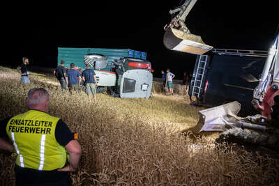Landwirt verunfallt auf Getreidefeld mit Traktorgespann FOKE-2022071821537414-196.jpg