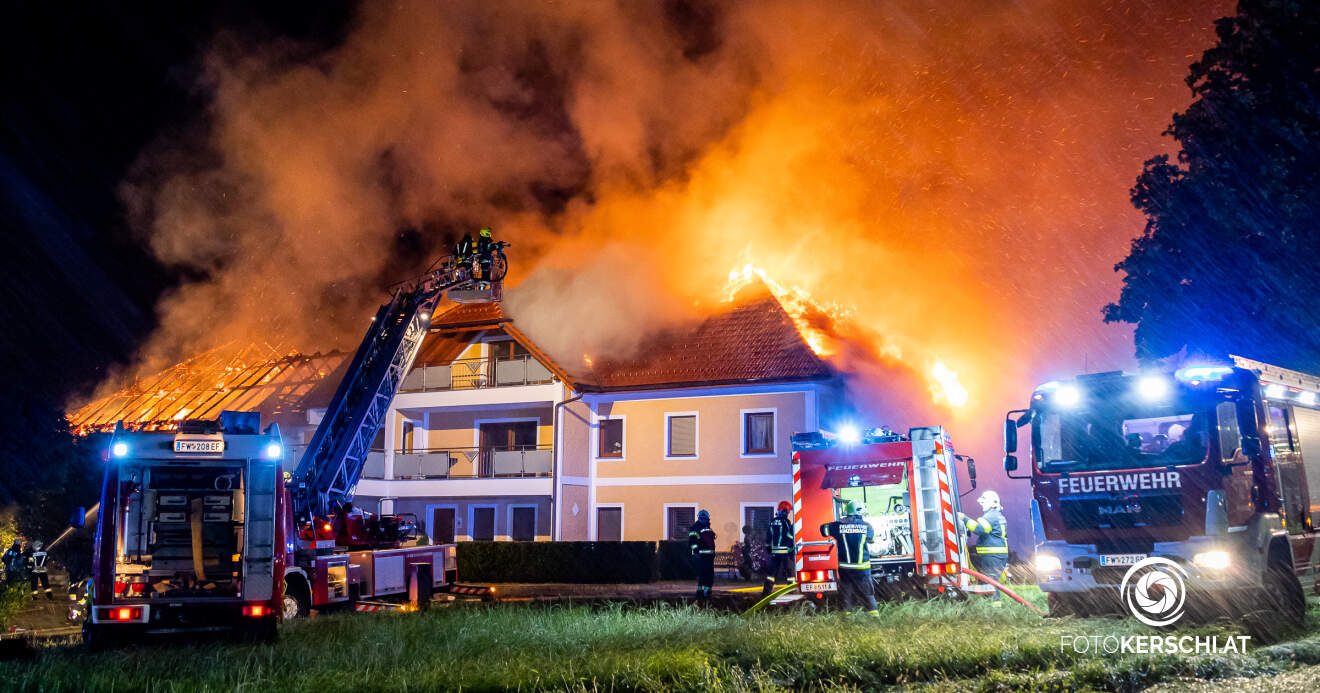 Höchste Alarmstufe - Bauernhof in Flammen
