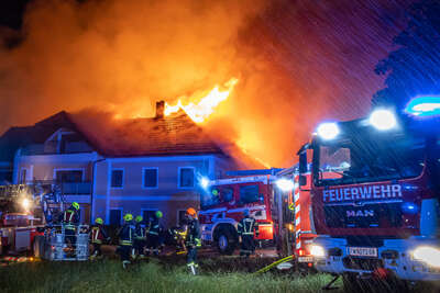 Höchste Alarmstufe - Bauernhof in Flammen BAYER-AB2-5492.jpg