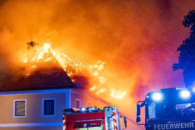 Höchste Alarmstufe - Bauernhof in Flammen BAYER-AB2-5527.jpg