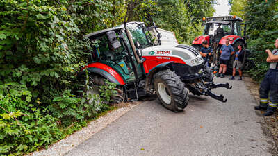 Bergung eines Traktors mit Anhänger FOKE-19700101020043670-010.jpg