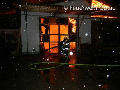 Höchste Alarmstufe bei Brand einer Tischlerei ffgutau-01.jpg