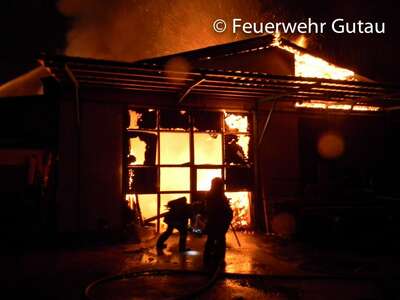 Höchste Alarmstufe bei Brand einer Tischlerei ffgutau-02.jpg