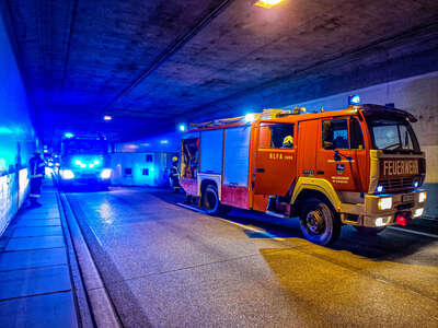 Wohnwagen im Tunnel umgestürzt fkstore-44560.jpg