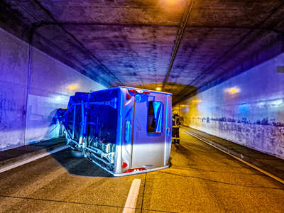 Wohnwagen im Tunnel umgestürzt fkstore-44561.jpg