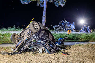 Auto bei Unfall regelrecht zerfetzt - Beifahrer verstarb BAYER-AB2-6163.jpg