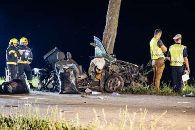 Auto bei Unfall regelrecht zerfetzt - Beifahrer verstarb BAYER-AB2-6233.jpg
