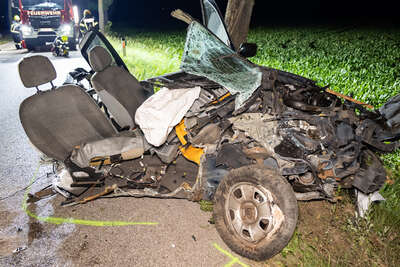 Auto bei Unfall regelrecht zerfetzt - Beifahrer verstarb BAYER-AB2-6263.jpg