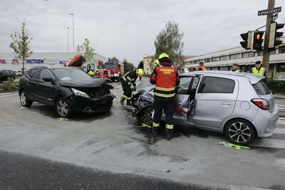Steyr - Verkehrsunfall mit eingeklemmter Person foke-47042.jpg