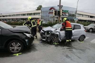Steyr - Verkehrsunfall mit eingeklemmter Person foke-47043.jpg