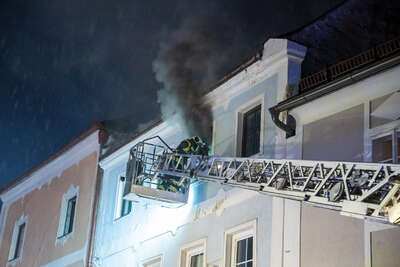 Zwei Personen bei Wohnungsbrand von Feuerwehr gerettet FOKE-2022091918372352-012.jpg