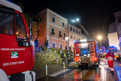 Zwei Personen bei Wohnungsbrand von Feuerwehr gerettet FOKE-2022091919002418-078.jpg