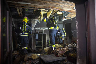 Zwei Personen bei Wohnungsbrand von Feuerwehr gerettet FOKE-2022091919382481-141.jpg