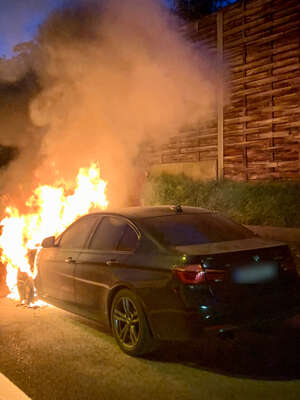 Auto brannte auf der A7