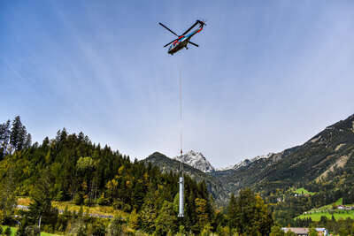 Großhelikopter bei Bau der 10er Gondelbahn im Einsatz FOKE-20220928103948086-037.jpg