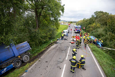 Schwerer Verkehrsunfall zwischen Asten und St. Florian FOKE-2022100315345168-154.jpg