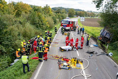Schwerer Verkehrsunfall zwischen Asten und St. Florian FOKE-2022100315505186-175.jpg