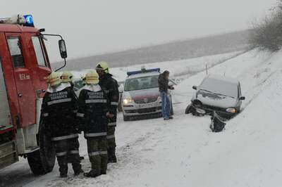 Verkehrsunfall wegen Neuschnee verkehrsunfall-neuschnee_13.jpg