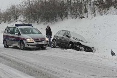 Verkehrsunfall wegen Neuschnee verkehrsunfall-neuschnee_16.jpg