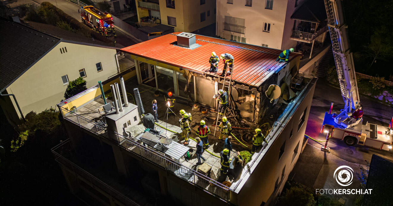 Feuerwehr verhindert Übergriff von Fassadenbrand