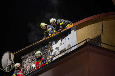 Feuerwehr verhindert Übergriff von Fassadenbrand BRANDSTAETTER-20221022-93.jpg