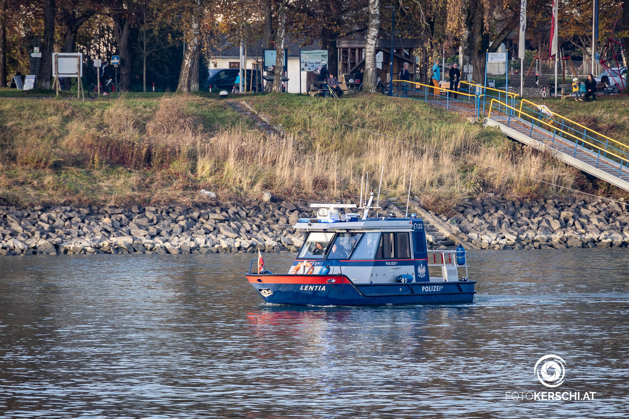 Drachenboot auf der Donau gekentert