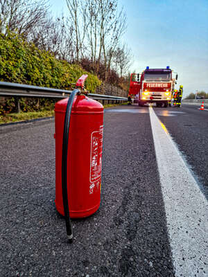 Feuerwehr zu KFZ-Brand alarmiert FOKE-19700101020050583-017.jpg