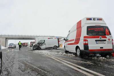 Kronstorf: Zwei Verletzte bei Unfall auf B 309 20120215-vu-b309_13.jpg
