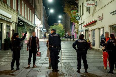 Polizei-Großeinsatz in Halloween-Nacht in Linz FOKE-2022110100577332-016.jpg