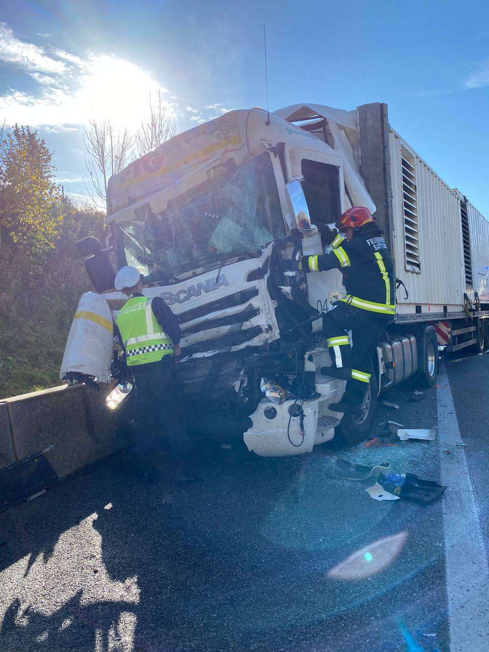 Verkehrsunfall mit drei beteiligten LKWs auf der A8