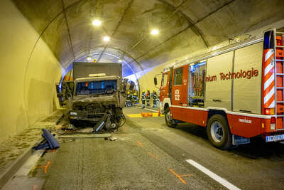 Sperre der A9 nach Verkehrsunfall mit mehreren Fahrzeugen FOKE-2022110712317888-050.jpg