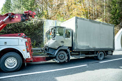 Sperre der A9 nach Verkehrsunfall mit mehreren Fahrzeugen FOKE-2022110712547893-055.jpg