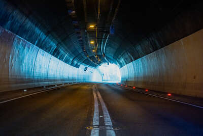 Frontalzusammenstoß im Tunnel FOKE-2022112909000304-057.jpg
