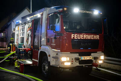 Großeinsatz bei Dachstuhlbrand in Scharnstein FOKE-2022120904541814-024.jpg