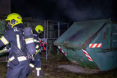 Containerbrand rasch von Feuerwehr gelöscht BRANDSTAETTER-20221214-18.jpg