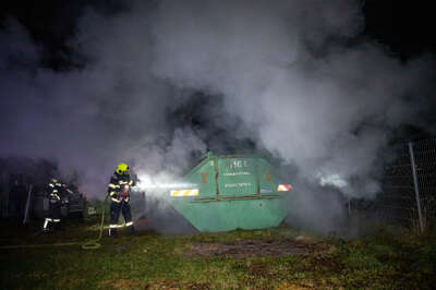 Containerbrand rasch von Feuerwehr gelöscht BRANDSTAETTER-20221214-26.jpg